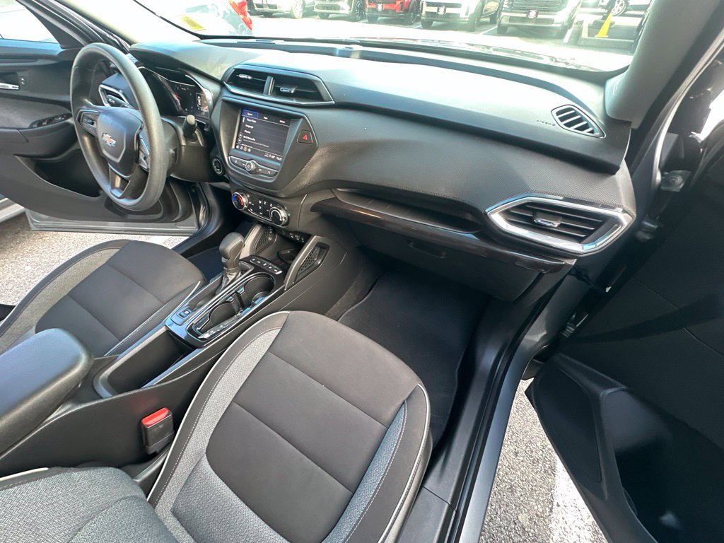 Used 2023 Chevrolet TrailBlazer LT AWD/4WD image 33
