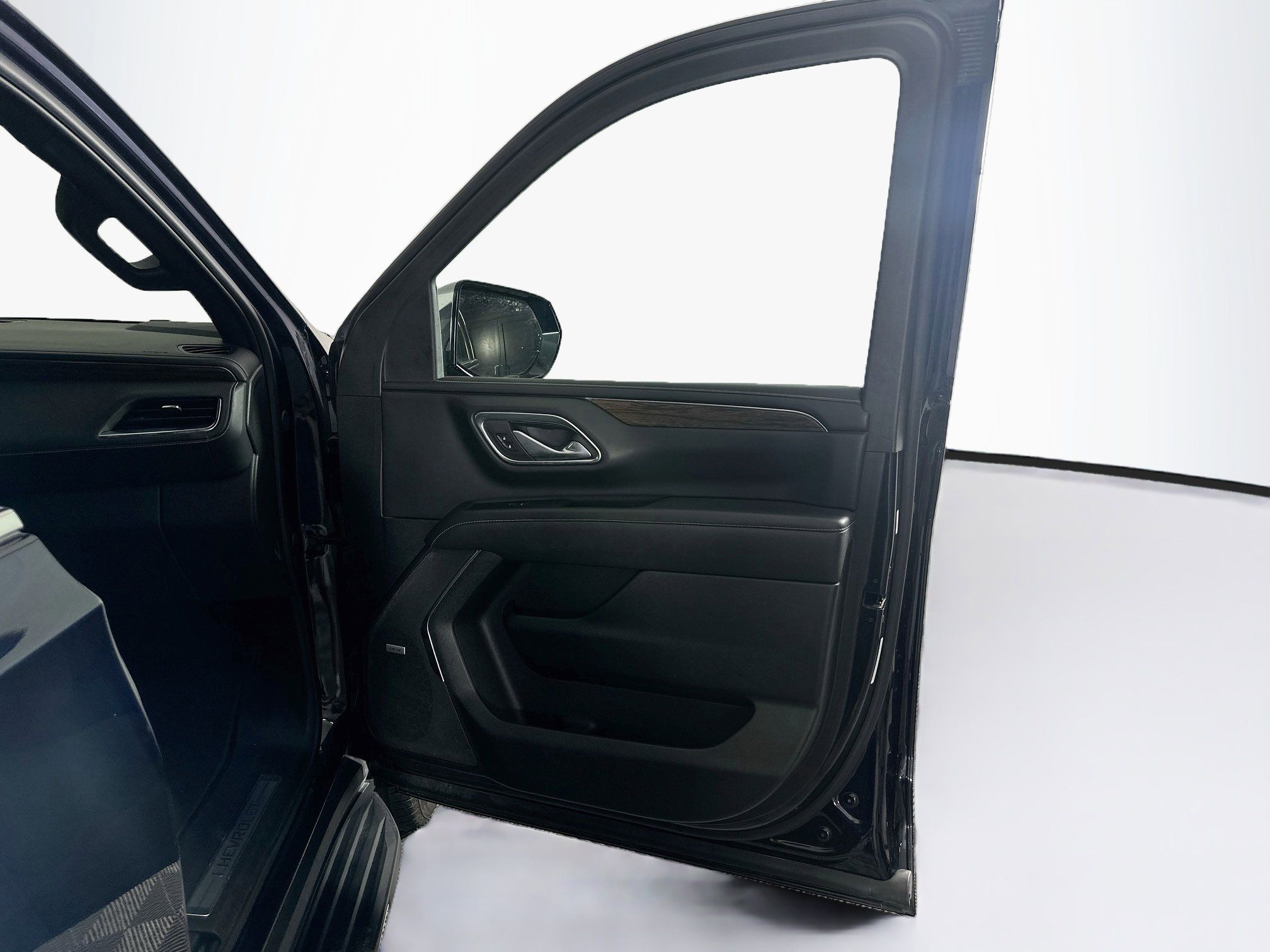 Used 2023 Chevrolet Suburban Premier AWD/4WD image 34