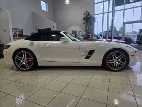 Used 2012 Mercedes-Benz SLS AMG Roadster image 7