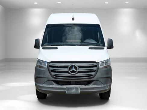 Used 2023 Mercedes-Benz Sprinter 2500 image 4
