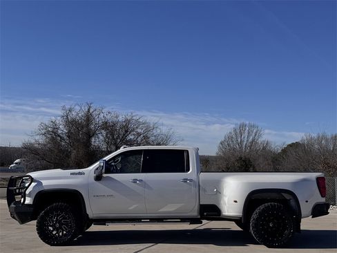 Used 2023 Chevrolet Silverado 3500 High Country image 3