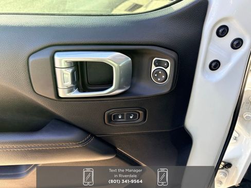 Used 2022 Jeep Wrangler Unlimited Sahara image 22