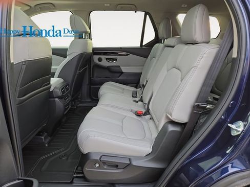 New 2025 Honda Pilot Touring image 14
