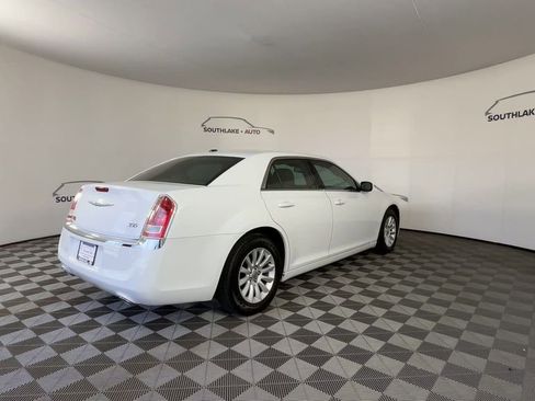 Used 2013 Chrysler 300 RWD image 8