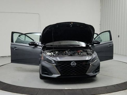 Used 2025 Nissan Altima 2.5 SR FWD image 10