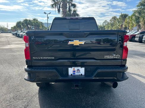 Used 2022 Chevrolet Silverado 2500 High Country w/ Z71 Off-Road Package image 6