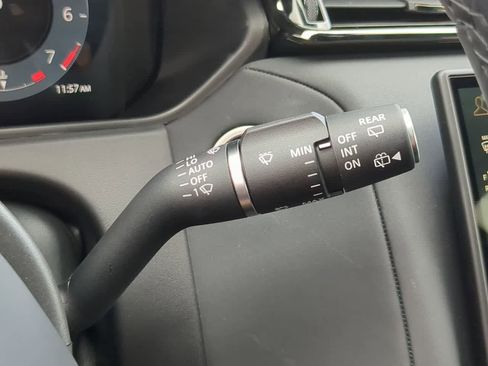 Certified 2025 Land Rover Range Rover Velar Dynamic SE image 28