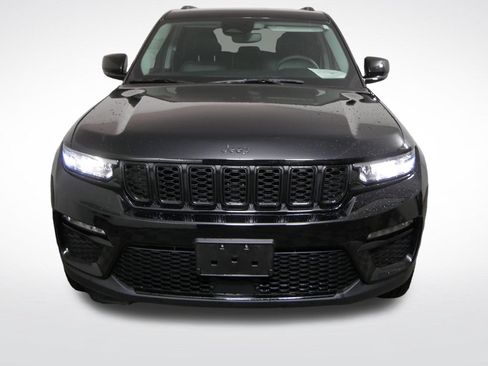 Used 2023 Jeep Grand Cherokee Limited w/ Black Appearance Package AWD/4WD image 10