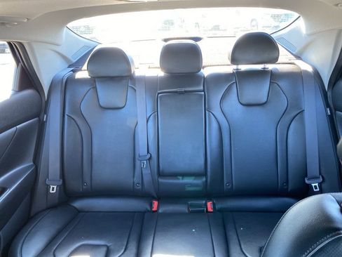 Certified 2025 Hyundai Elantra Limited image 15