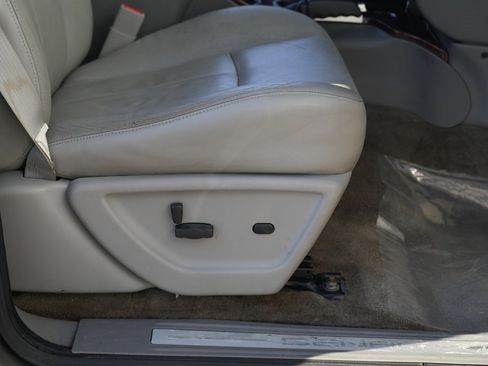 Used 2009 GMC Envoy Denali w/ Sun And 6-Disc Cd Package image 31