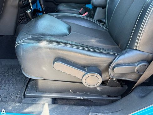 Used 2017 Jeep Wrangler Freedom Edition image 13