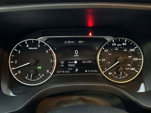 Used 2022 Nissan Rogue SV w/ SV Premium Package image 10