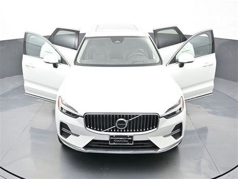Used 2022 Volvo XC60 B6 Inscription w/ Advanced Package image 25