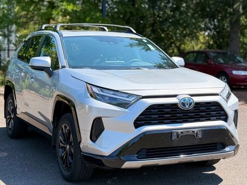 Used 2024 Toyota RAV4 SE w/ Convenience Package AWD/4WD image 7