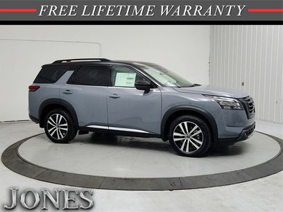 New 2025 Nissan Pathfinder Platinum w/ Black Appearance Package
