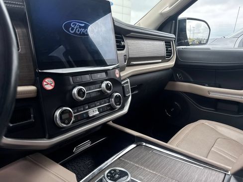 Used 2024 Ford Expedition Limited AWD/4WD image 15