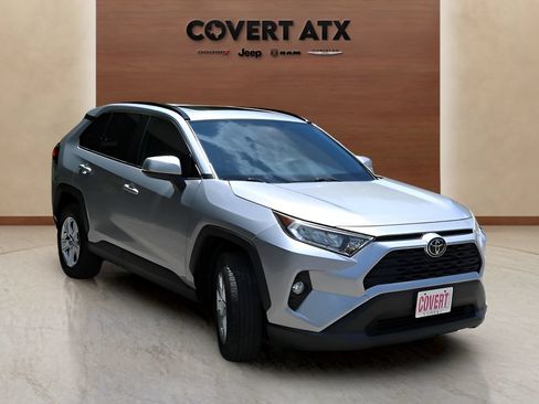 Used 2019 Toyota RAV4 XLE w/ Convenience Package FWD image 7