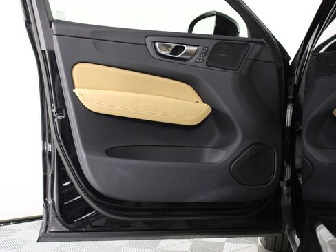 Certified 2023 Volvo XC60 B5 Ultimate w/ Climate Package image 17