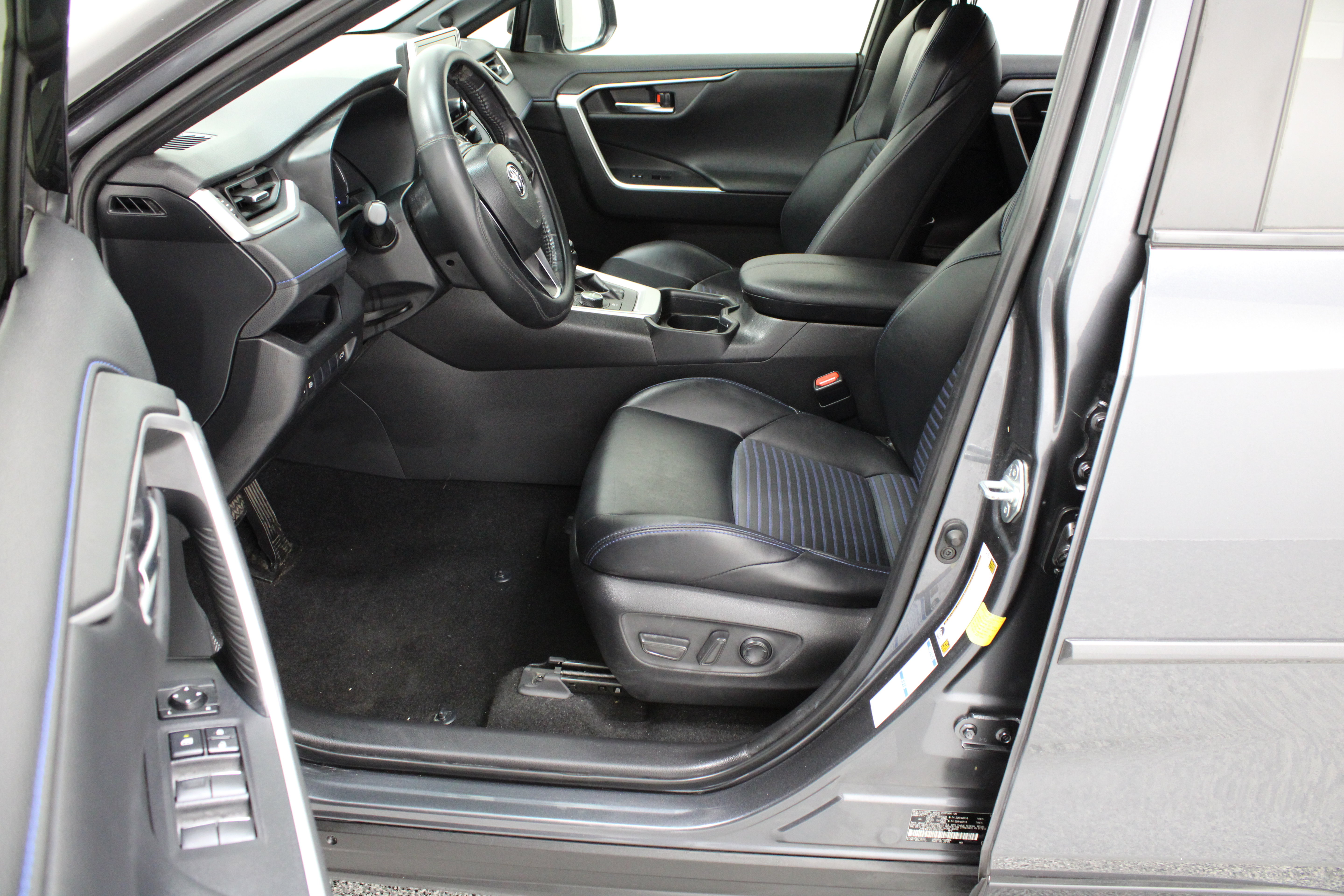 Used 2020 Toyota RAV4 XSE AWD/4WD image 14