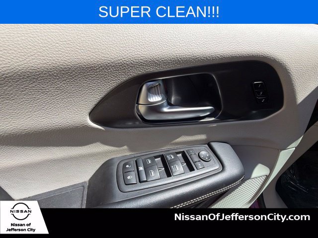 Used 2024 Chrysler Pacifica Touring-L FWD image 21
