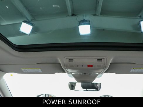 Used 2022 Volkswagen Tiguan SE FWD image 21