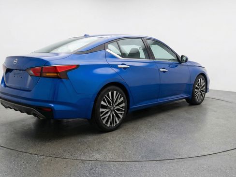 Used 2025 Nissan Altima 2.5 SV image 9