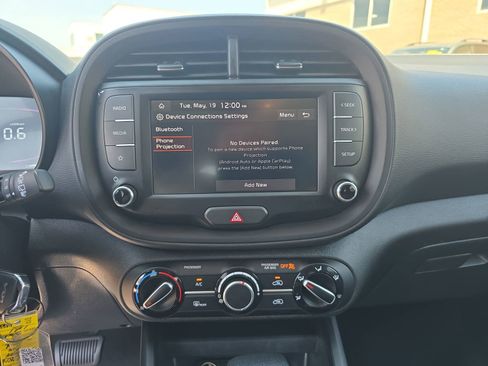 Used 2024 Kia Soul LX w/ Option Group 015 FWD image 25