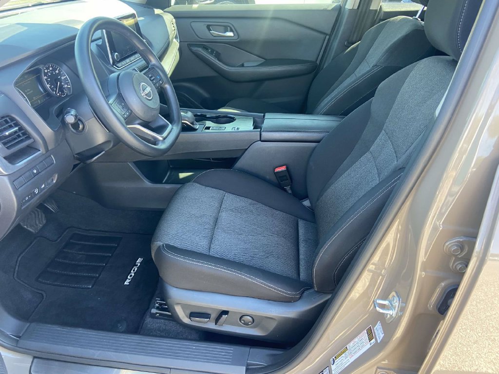 Used 2024 Nissan Rogue SV FWD image 13