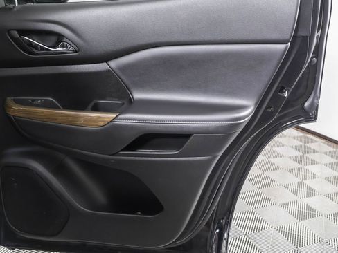 Certified 2023 GMC Acadia SLE w/ LPO, Floor Liner Package image 47