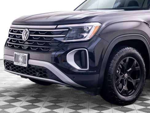 Used 2024 Volkswagen Atlas Peak Edition SE AWD/4WD image 41