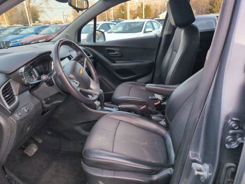 Used 2019 Chevrolet Trax LT w/ LT Convenience Package image 13