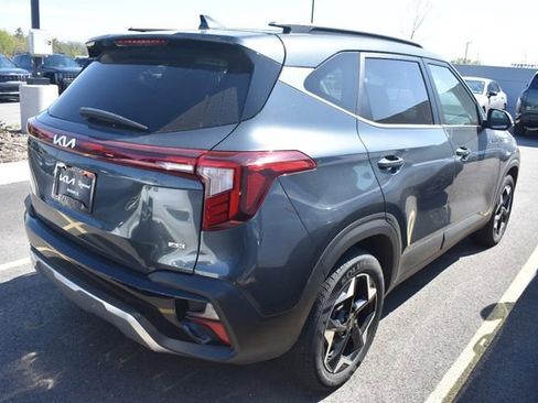 Used 2024 Kia Seltos EX AWD/4WD image 2
