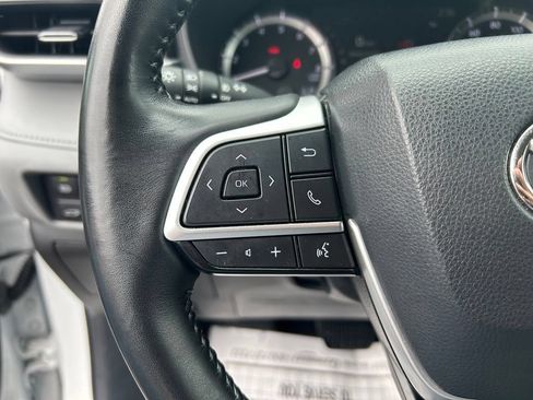 Used 2023 Toyota Highlander LE AWD/4WD image 21