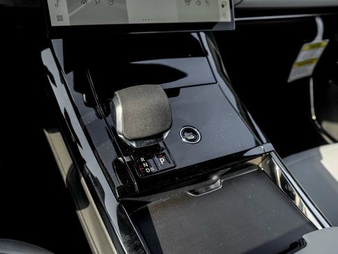 New 2025 Land Rover Range Rover Sport SE image 15