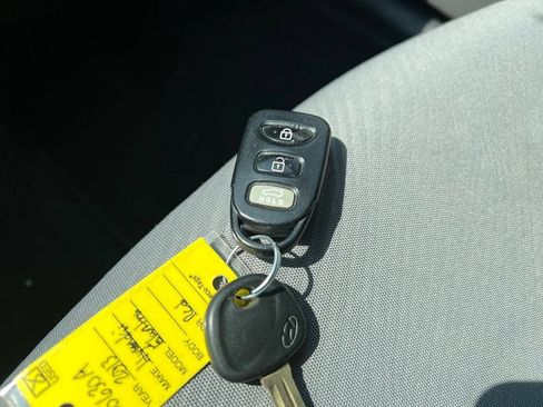 Used 2013 Hyundai Elantra GLS FWD image 32