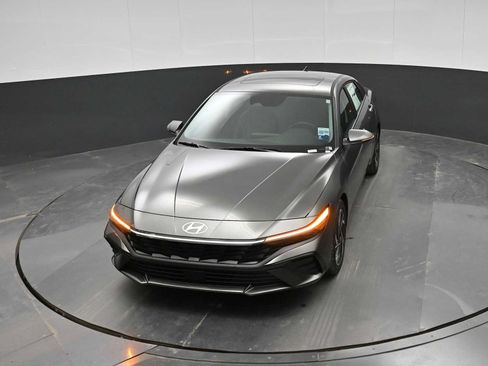 New 2026 Hyundai Elantra Limited FWD image 30