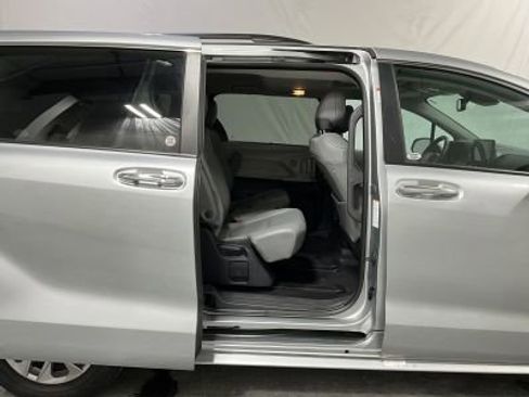 Used 2024 Toyota Sienna XLE image 22