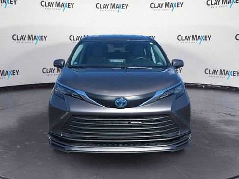 Used 2024 Toyota Sienna LE FWD image 8