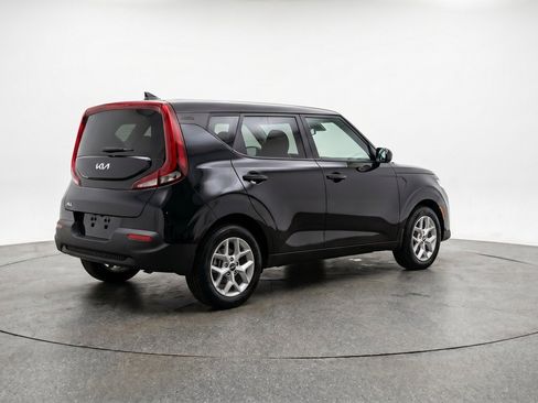 Used 2025 Kia Soul LX w/ LX Technology Package FWD image 9