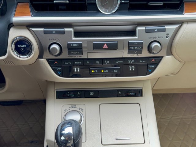 Used 2015 Lexus ES 300h w/ Navigation System Package FWD image 23