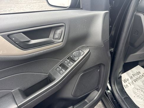 Used 2022 Ford Escape SE w/ Cold Weather Package image 26