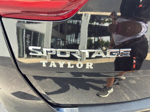 Used 2022 Kia Sportage LX AWD/4WD image 26
