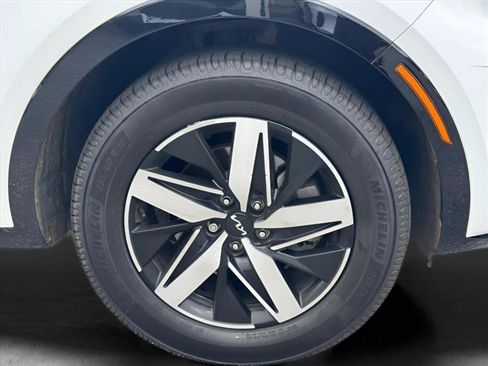 Used 2023 Kia Sorento S FWD image 9