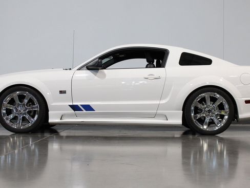 Used 2005 Ford Mustang GT RWD image 38