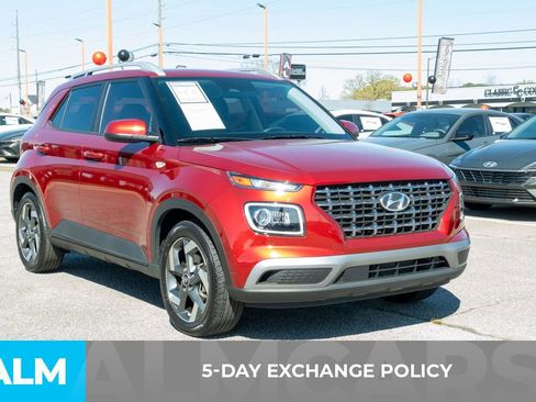 Used 2024 Hyundai Venue Limited FWD image 3