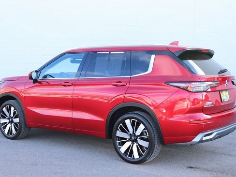 Used 2025 Mitsubishi Outlander SEL image 3