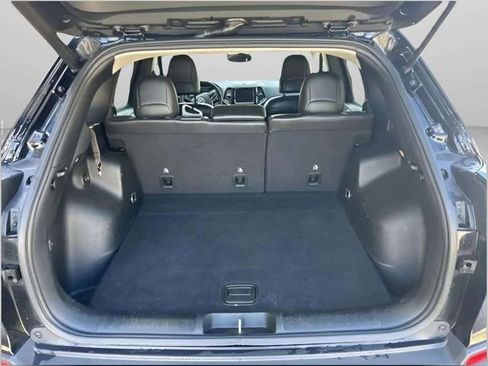 Used 2019 Jeep Cherokee Limited image 6