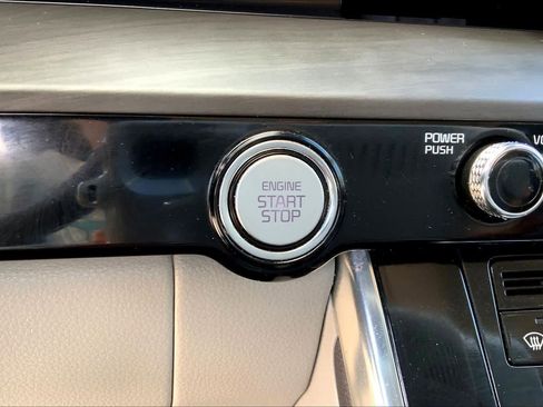 Used 2022 Kia Carnival EX FWD image 31