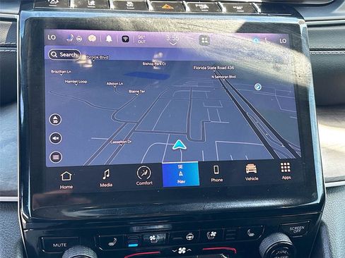 Used 2023 Jeep Grand Cherokee L Limited w/ Luxury Tech Group II RWD image 13