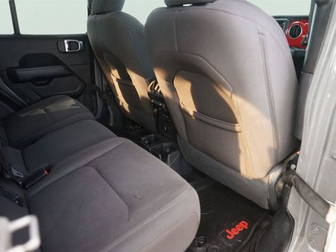 Used 2020 Jeep Gladiator Overland AWD/4WD image 14